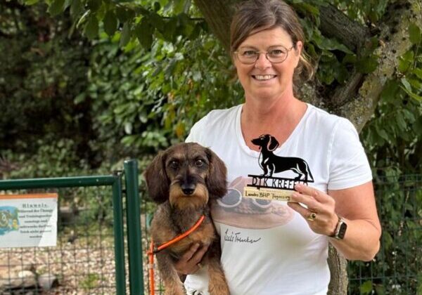 Heike mit ihrem Hund Ferdi